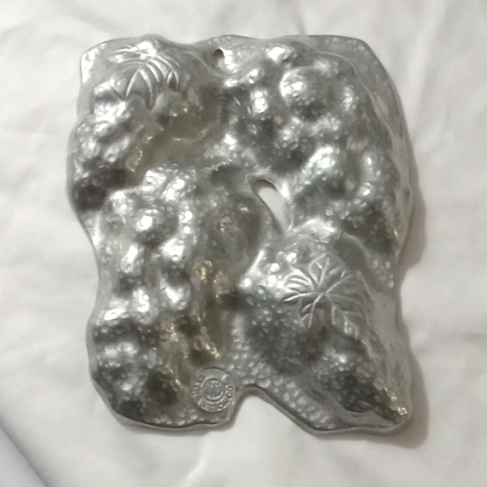 The Wilton Co. RWP Armetale Grape cluster mold